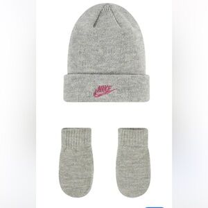 Nike Girls 2-Piece Beanie & Gloves Set Color Light Gray Size 2/4T New With Tags